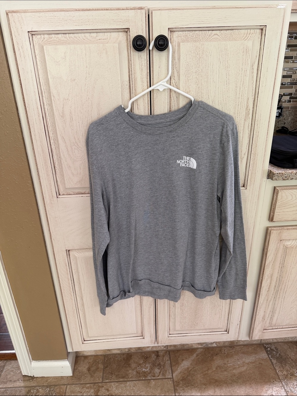 The North Face women’s ' Gray Long-Sleeve Crewneck Tee